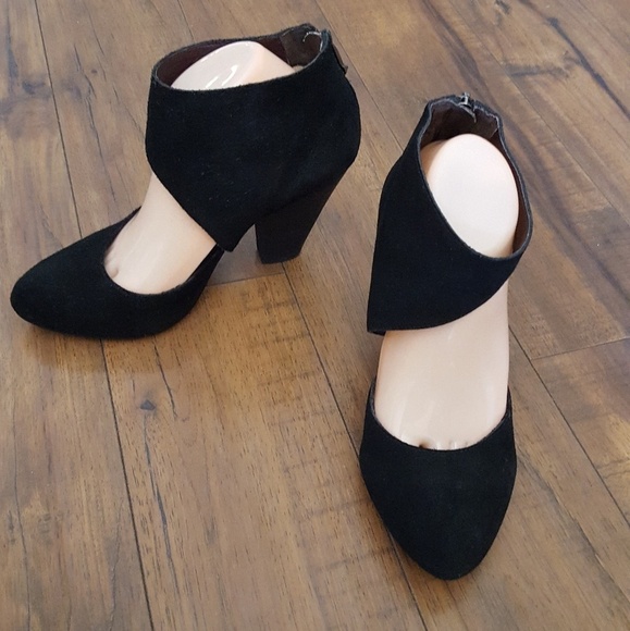 Report SignatureBlack Suede Booties‎